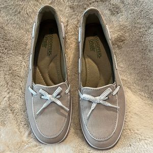 Women’s size 8.5M Grasshoppers canvas shoes